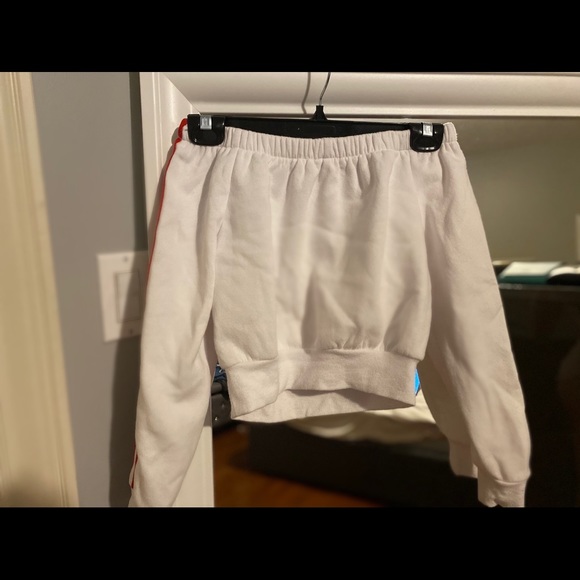 long sleeve shoulder showing shirt - Picture 3 of 3